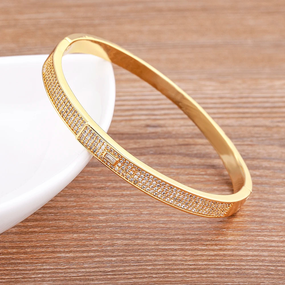 Brazalete elegante con cristales pavé de zirconia para mujer - Ideal para compromisos, bodas y ocasiones especiales.