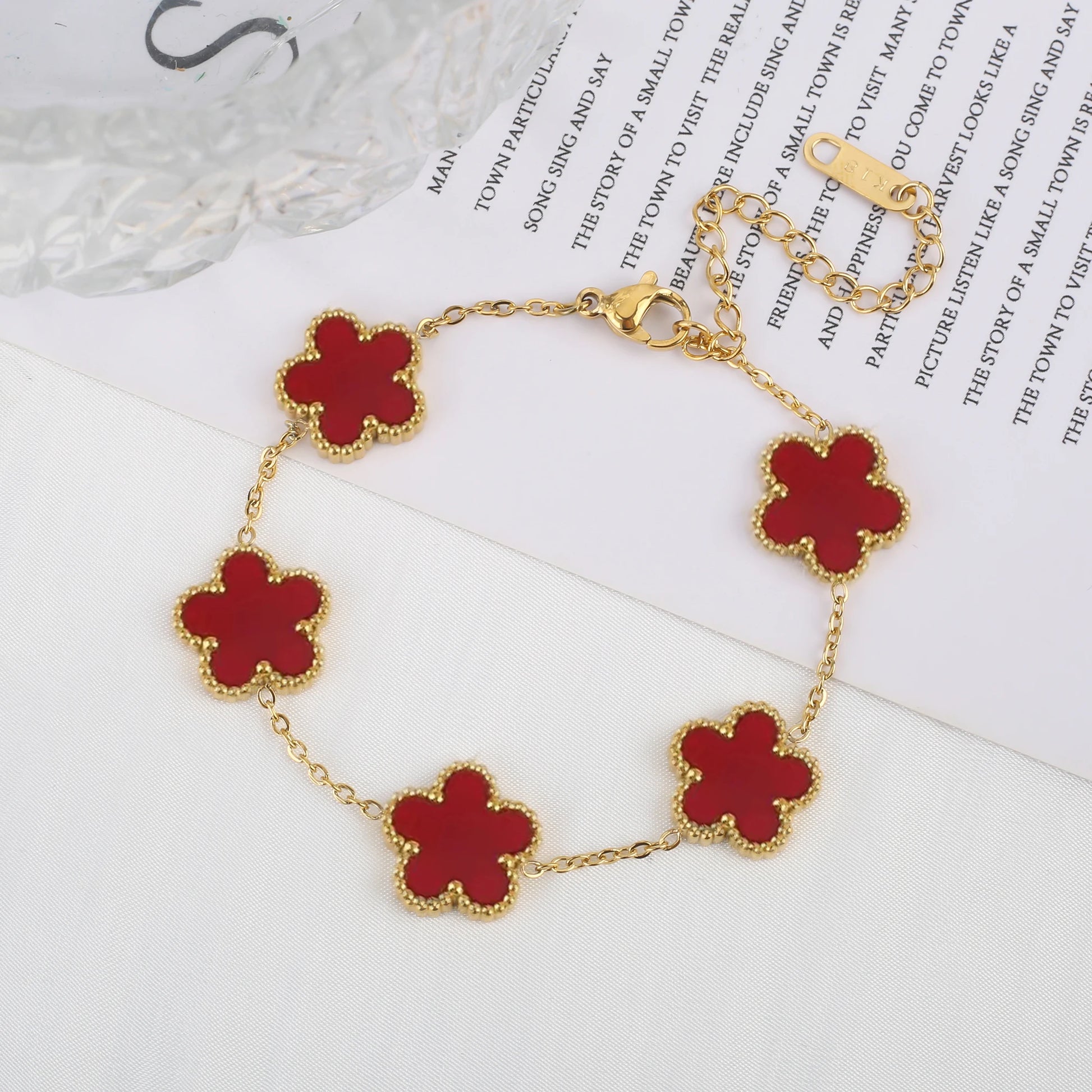 Pulsera Ajustable de Acero Inoxidable para Mujer con Diseño Floral de Cinco Pétalos – Joyería de Moda para Ocasiones Especiales y Regalos