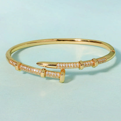 Pulsera Elegante Clásica Tipo Clavo para Mujer en Acero Inoxidable – Joyería Moderna para Uso Diario y Regalo Ideal