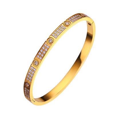 Pulsera y brazalete contemporáneo de cruz con clavo tipo tuerca en zirconia dorada 2023 para mujer en acero inoxidable.
