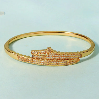 Pulsera Elegante Clásica Tipo Clavo para Mujer en Acero Inoxidable – Joyería Moderna para Uso Diario y Regalo Ideal