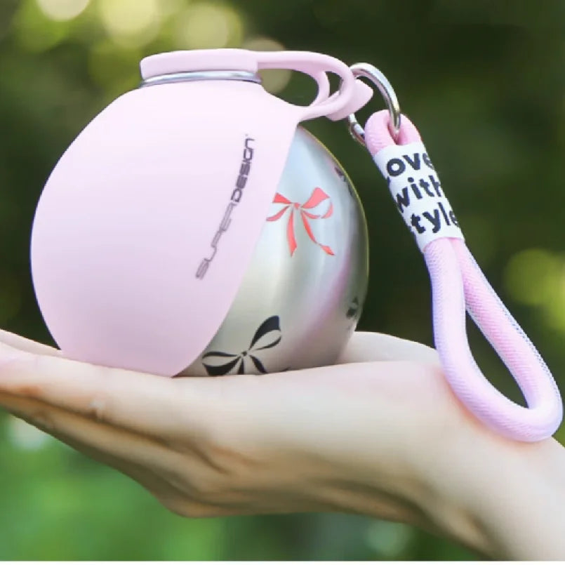 Botella portátil 2 en 1 para agua de perros pequeños – solución de viaje compacta y a prueba de fugas – diseño de acero inoxidable y silicona.