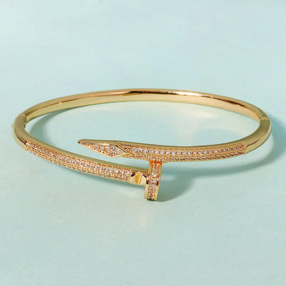 Pulsera Elegante Clásica Tipo Clavo para Mujer en Acero Inoxidable – Joyería Moderna para Uso Diario y Regalo Ideal