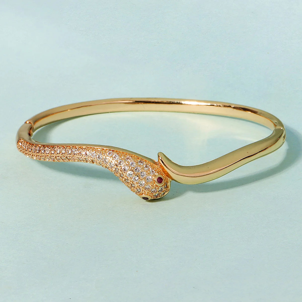Pulsera Elegante Clásica Tipo Clavo para Mujer en Acero Inoxidable – Joyería Moderna para Uso Diario y Regalo Ideal