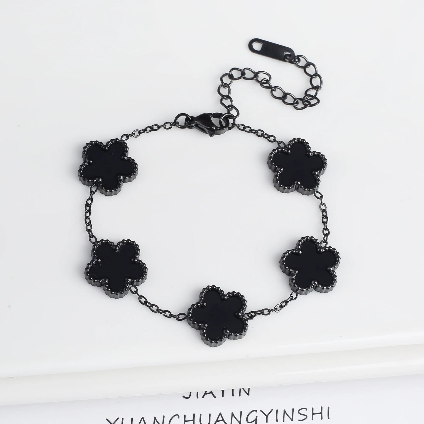 Pulsera Ajustable de Acero Inoxidable para Mujer con Diseño Floral de Cinco Pétalos – Joyería de Moda para Ocasiones Especiales y Regalos