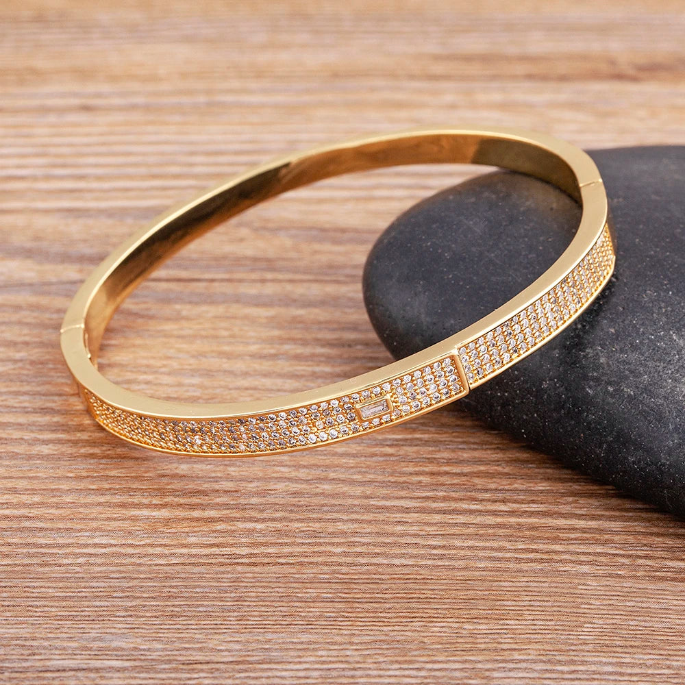 Brazalete elegante con cristales pavé de zirconia para mujer - Ideal para compromisos, bodas y ocasiones especiales.